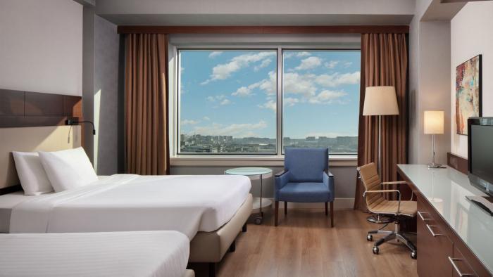 Delta Hotels by Marriott Istanbul West Rom bilde